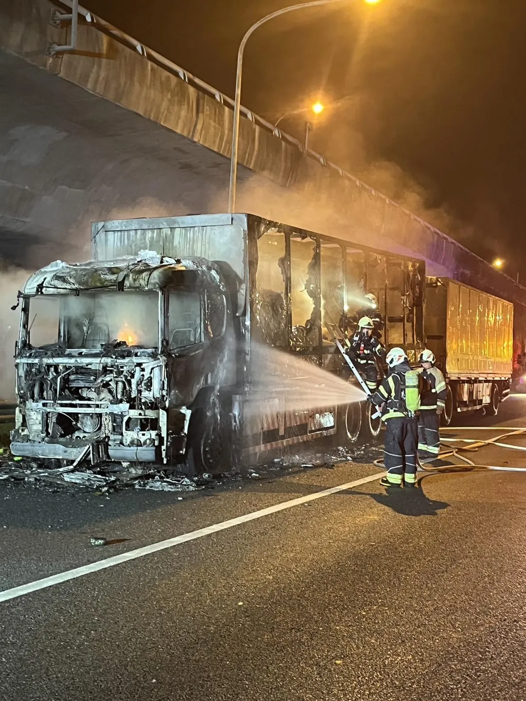 火燒車現場。（圖／中天新聞）