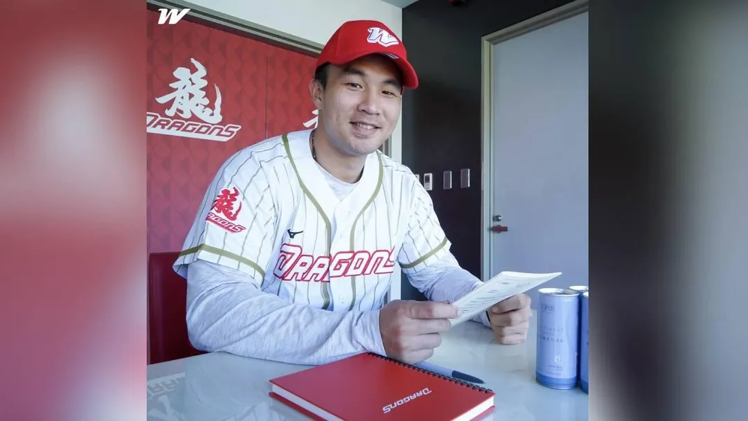 曾仁和將穿55號龍袍。（圖／味全龍提供）
