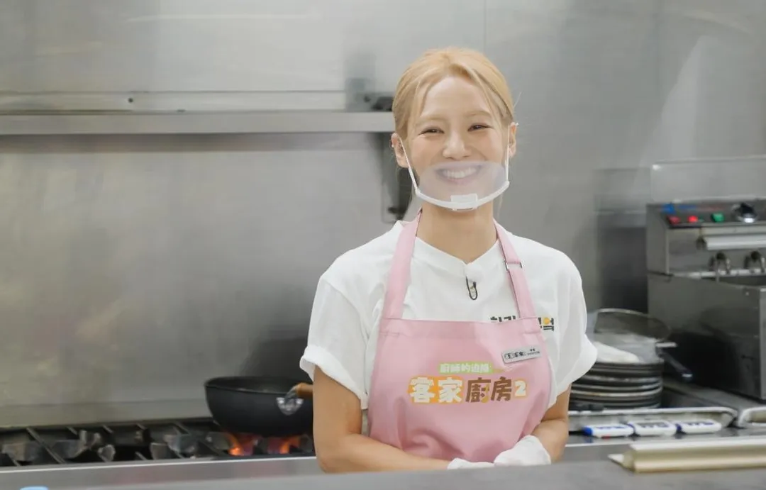孝淵大讚「鹹菜燉豬骨」超下飯。(圖/中天綜合台提供)
