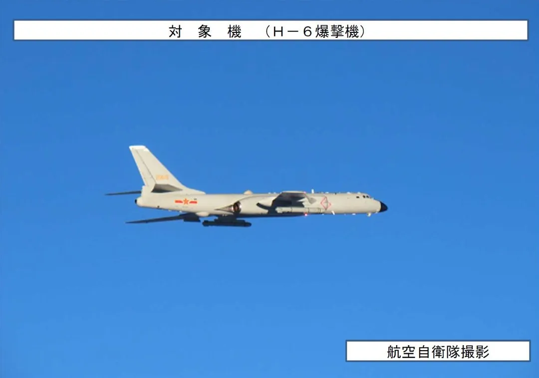 日本拍攝大陸轟6。(圖/防衛省)
