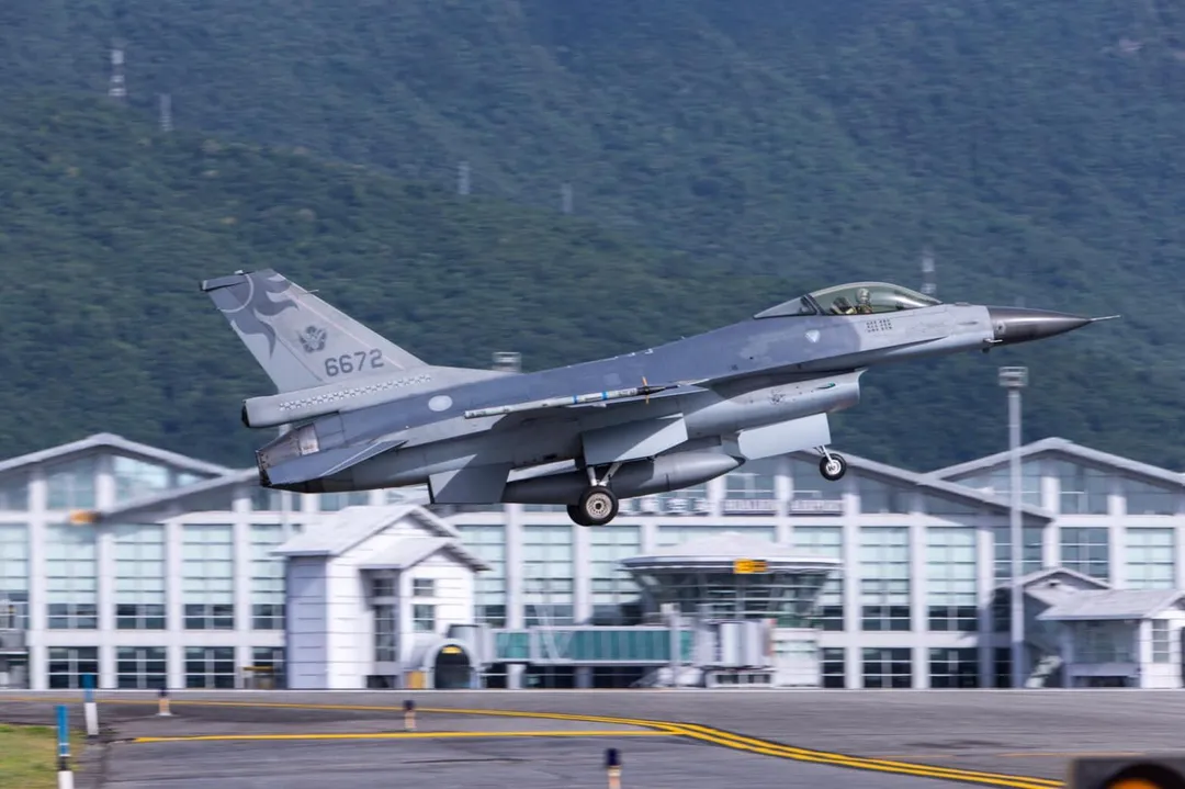 失事戰機同型的F-16（攝自國防部發言人臉書）