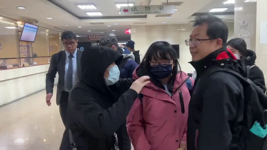 包忠詒的媳婦成偌安，以20萬交保。（圖／中天新聞）