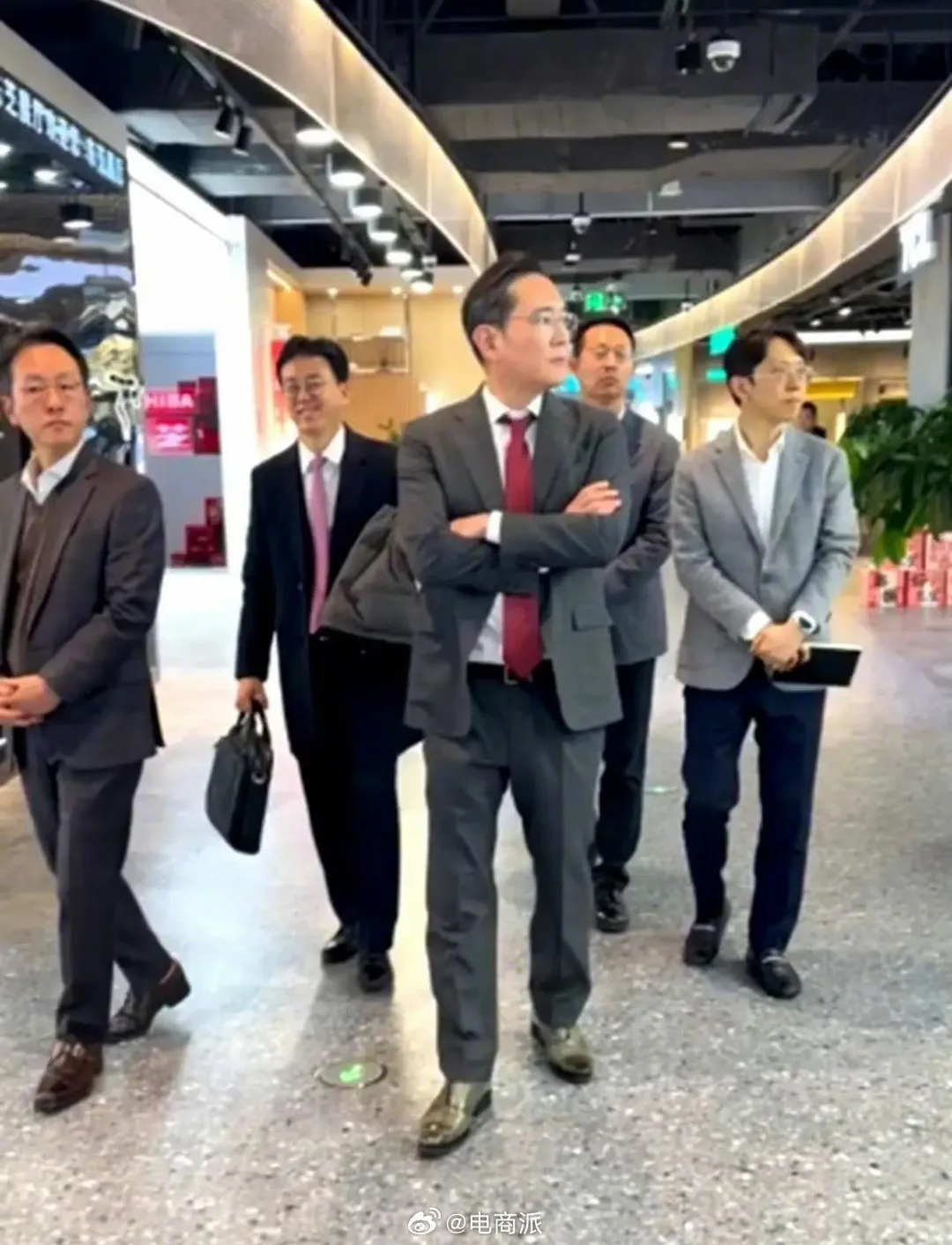 李在鎔被目擊到逛北京朝陽京東MALL。（圖／翻攝微博）