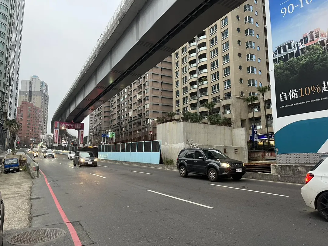 淡金路將於1月8日至3月15日夜間施工，往台北方向請用路人改道行駛坪頂路或中正東路。（圖／新北工務局提供）