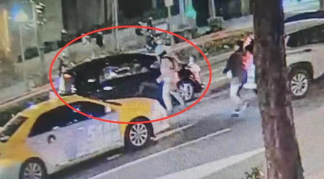 收水手開車逃逸警方圍捕破窗逮人。(圖/翻攝畫面)