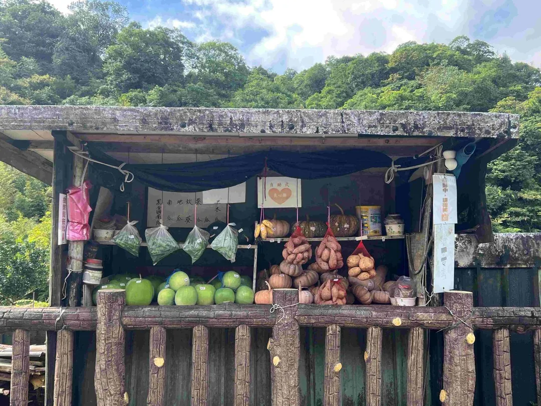 雙溪泰平社區內的良心商店販售時令農產。（圖／新北市政府提供）