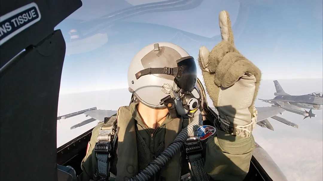 空軍第五聯隊飛行員。(圖/軍聞社)
