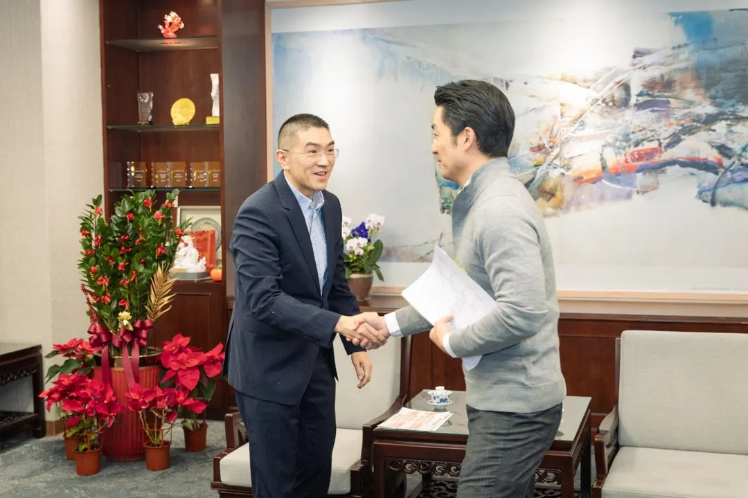 謝國樑宣布自115學年度開始基隆市公立國中小營養午餐免費。(圖/謝國樑臉書)