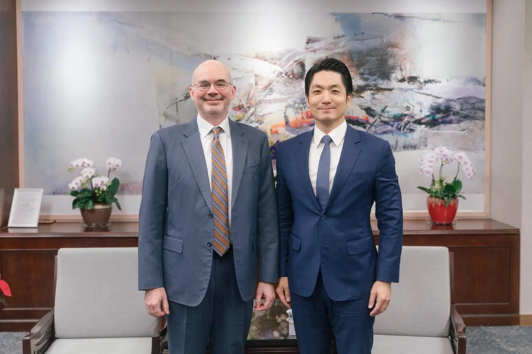 AIT在7日晚間PO出處長谷立言和台北市長蔣萬安會晤的合照。（圖／AIT臉書）