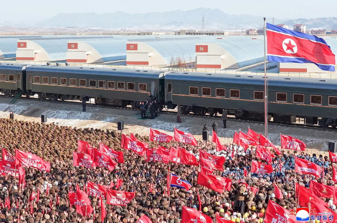 1月2日，金正恩視察一處溫室農場建設工地。（圖／路透社）