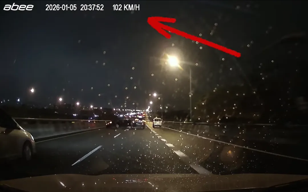 轎車國道亂竄。（圖／翻攝畫面，下同）