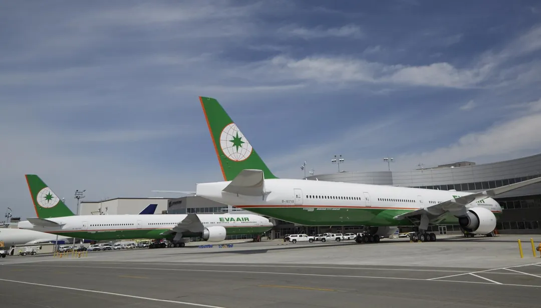 長榮航空(2618)於1月8日發布公告,宣佈與Air Lease Corporation續約四架777-300ER型客機的租賃合約。(資料圖/長榮航空提供)