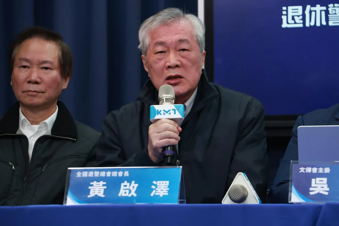 全國退警總會榮譽總會長耿繼文（左）、全國退警總會總會長黃啟澤（右）。（國民黨提供）