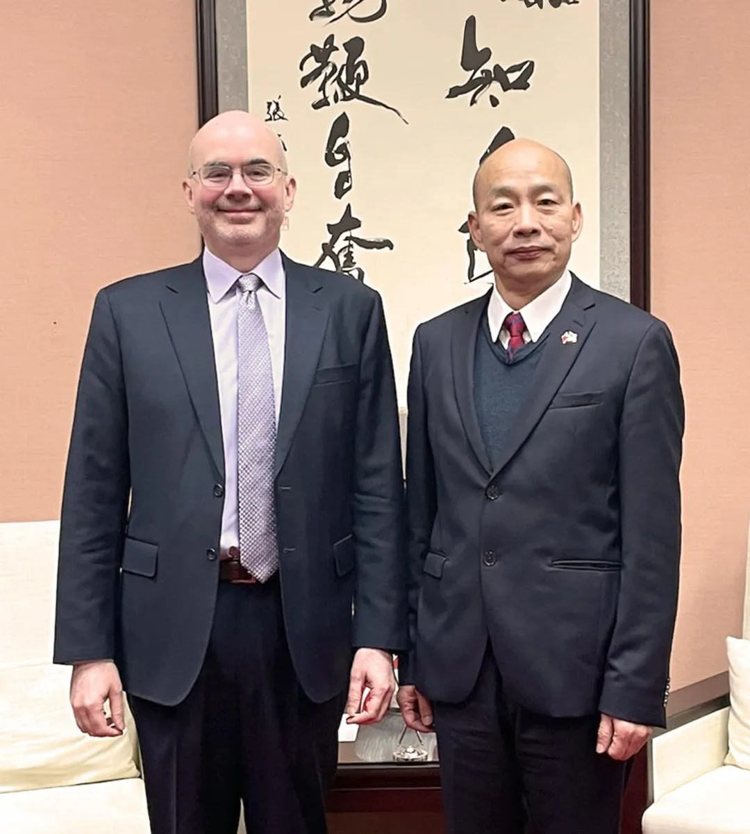 美國在台協會(AIT)9日發布圖文,處長谷立言拜會立法院長韓國瑜。(翻攝自AIT臉書)