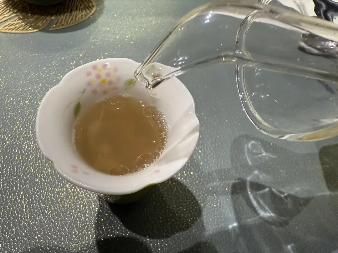 店家自製野薑花粹取油帶來陣陣野薑花香。（圖／黃宏輝提供）