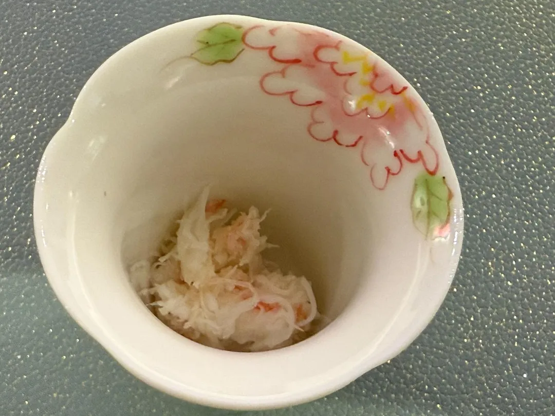「松葉薑香潮」以鳥取縣松葉蟹肉為主體，手法帶有日法融合料理的風格。（圖／黃宏輝提供）
