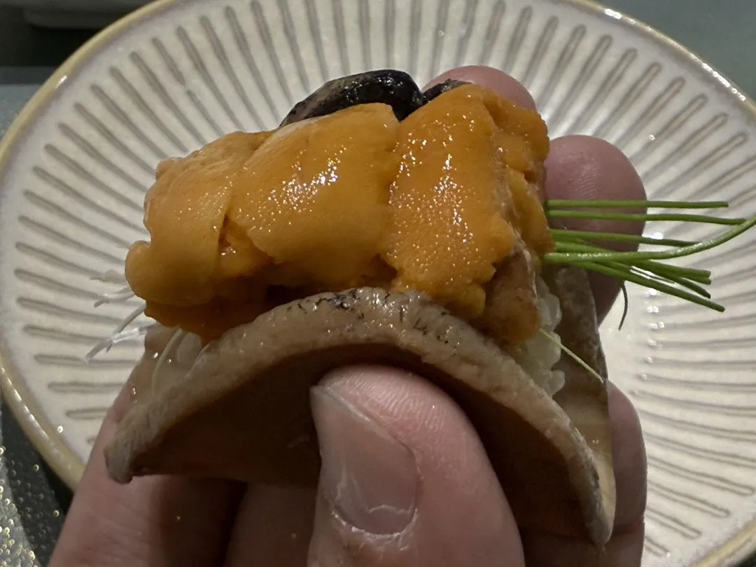 鮮濃海膽融合味道清新的芽蔥。（圖／黃宏輝提供）