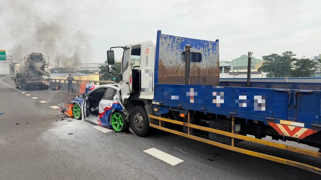 台88發生3車連環撞。（圖／警方提供）