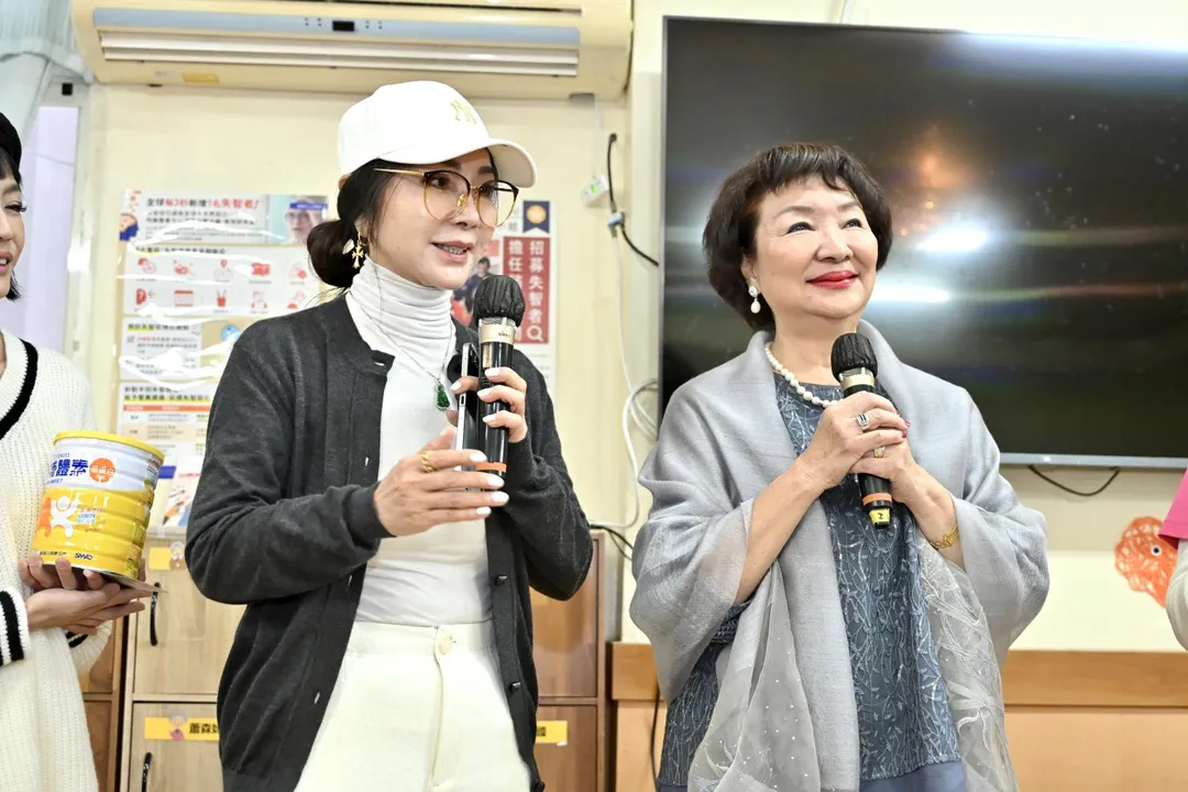 陳美鳳（左）感謝張瑠瓊（右）一起出席公益活動。（圖／台灣優質生命協會提供）