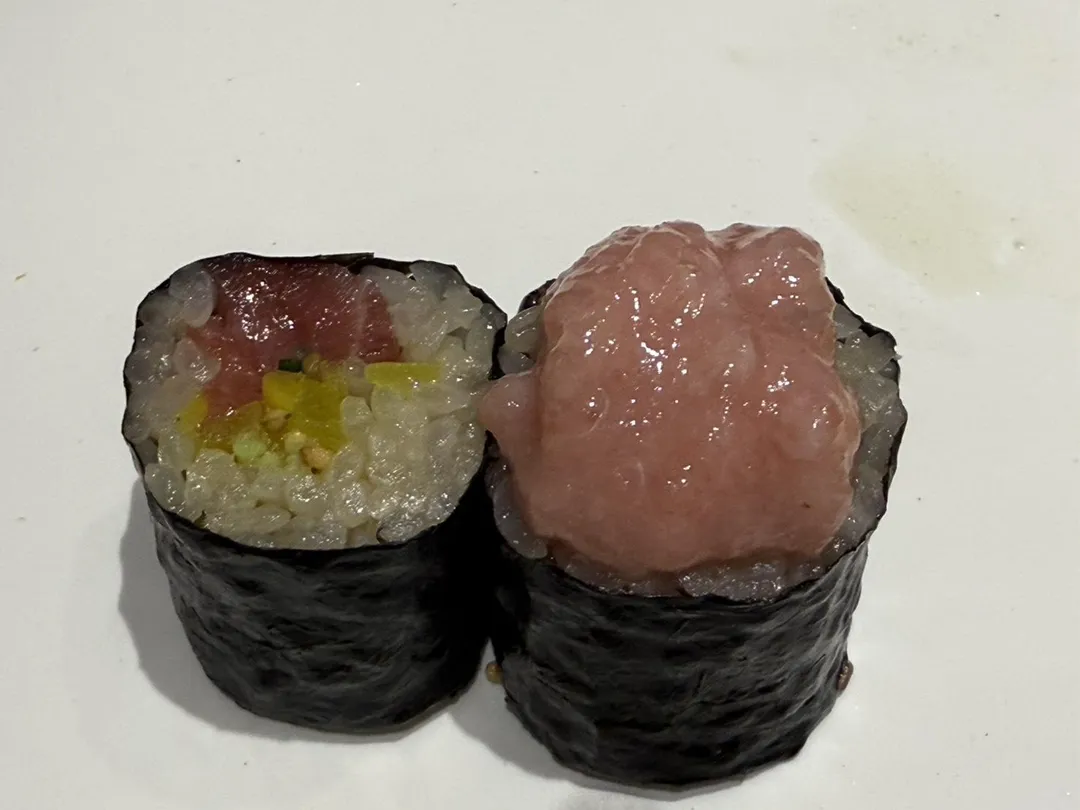 鮪魚赤身搭配金三角大腹肉泥。（圖／黃宏輝提供）