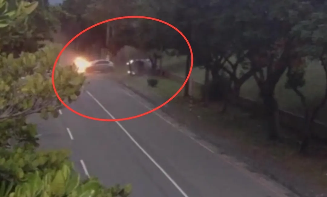 三重男子開車毒駕撞擊後瞬間爆炸起火。(圖/翻攝畫面)