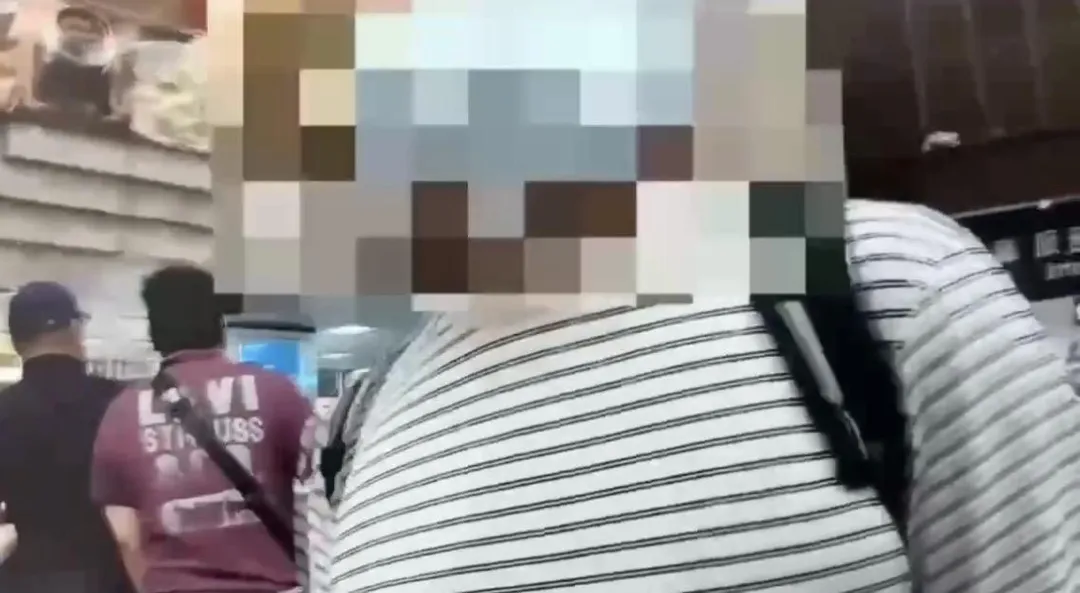 慣竊男在北車大廳遭員警認出逮獲。(圖/翻攝畫面)