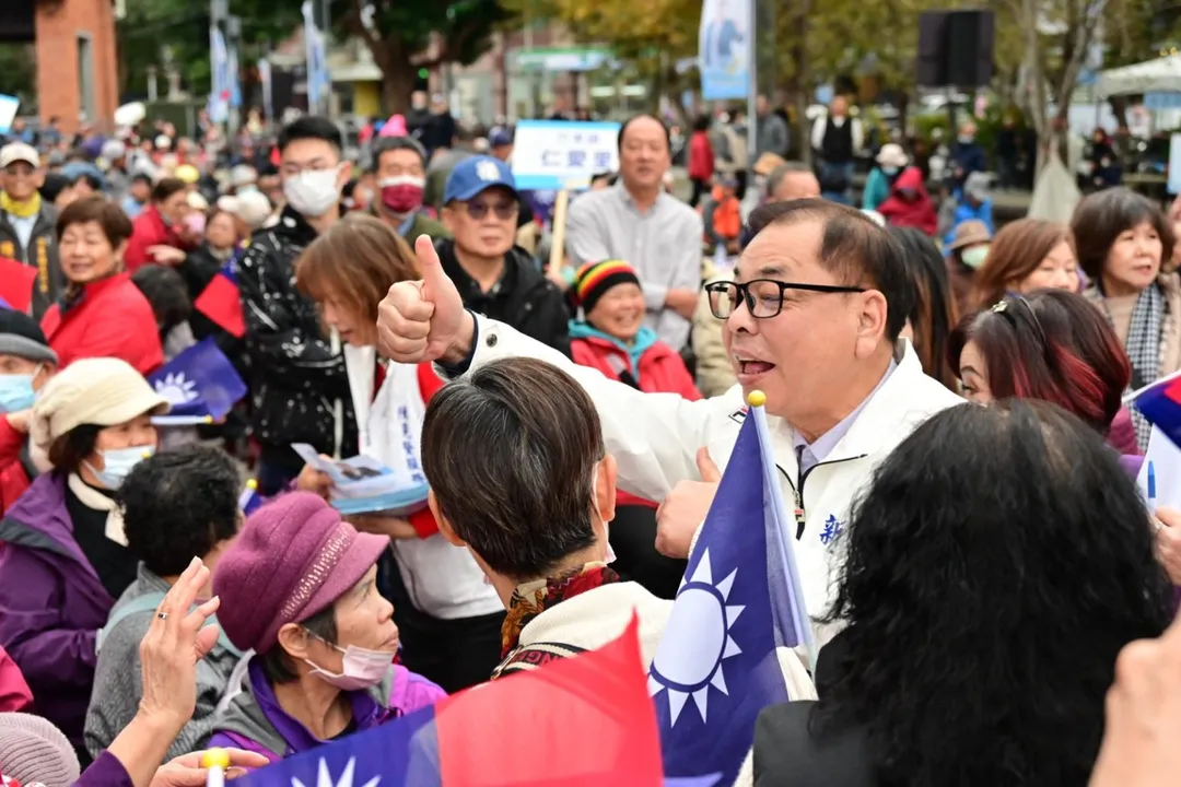 陳見賢親和力強，大受鄉親歡迎。（圖／陳見賢競選辦公室提供）
