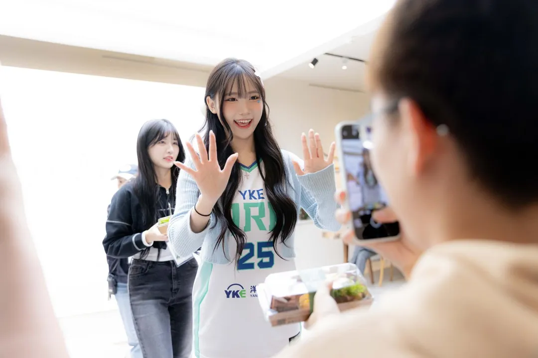 李素敏和粉絲們互動。(圖/CHEER UP提供)