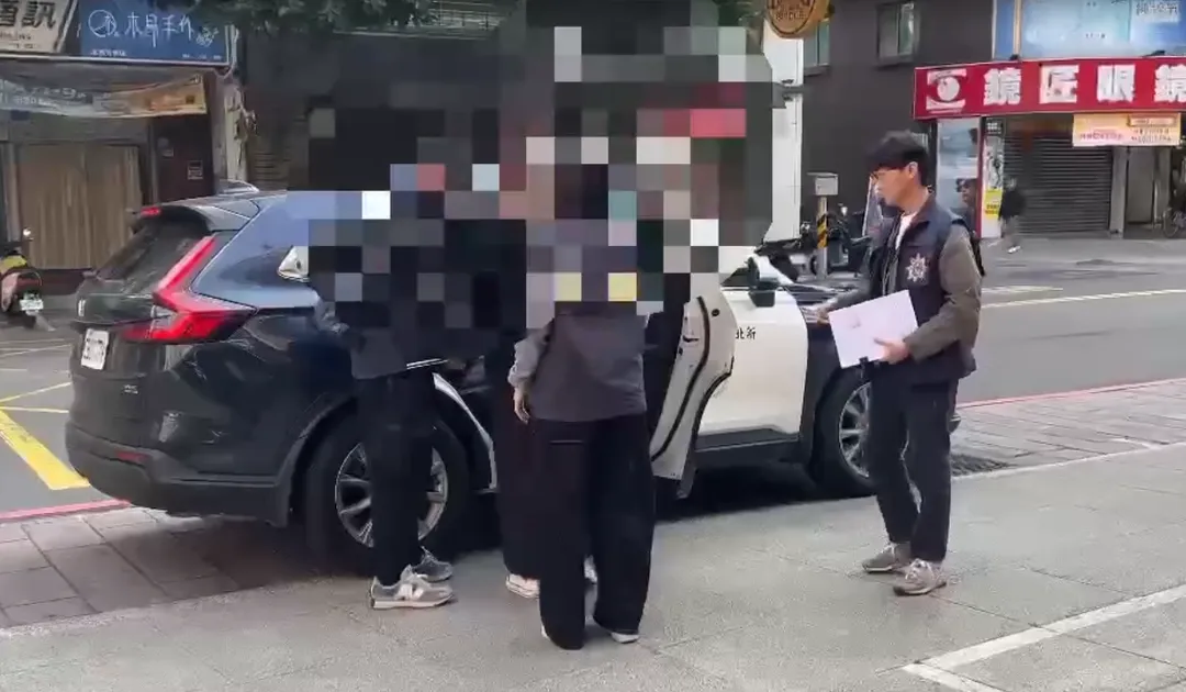 目前，陳、詹二人已因涉嫌賭博罪移送新北地檢署偵辦，其餘9名賭客則依《社會秩序維護法》進行裁罰。（圖／警方提供）