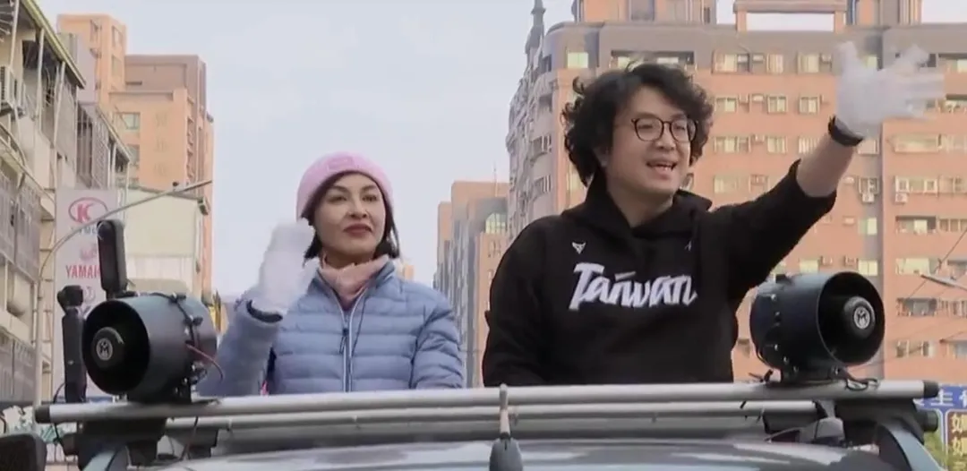 網友狠酸問沈伯洋是否對邱議瑩提告。（圖／Threads）