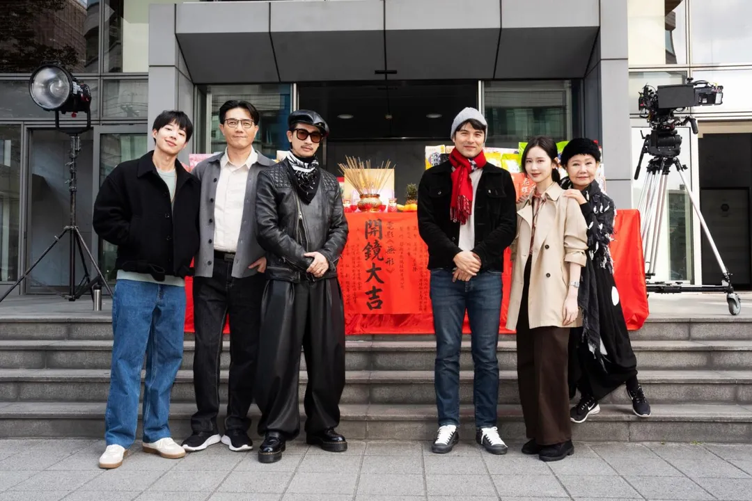 《女鬼橋》系列票房導演奚岳隆恐怖話題新作《無形》11日正式開鏡。(圖/發起日影視 提供)