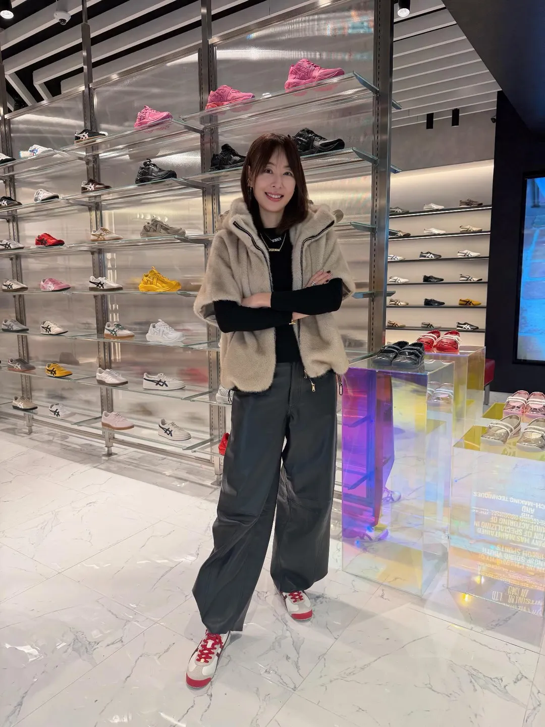 針對鬼塚虎的事件，賈永婕發文表示，「服務業最基本的，就是一視同仁。耐心、笑容、語氣、熱忱、缺一不可。」（圖／翻攝自Threads）