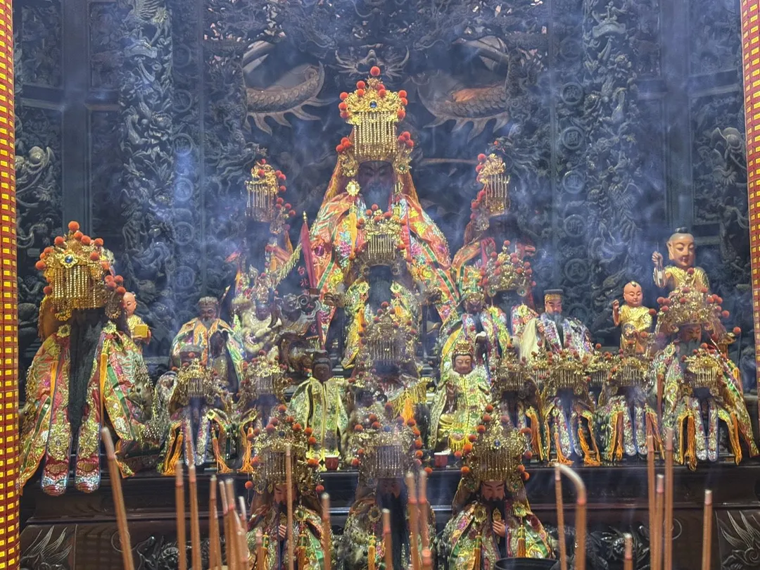 文昌帝君主掌學子考運，不妨趁考前祭拜文昌帝君，祈求文思泉湧也可放鬆緊張情緒。（圖／高宏寓提供）