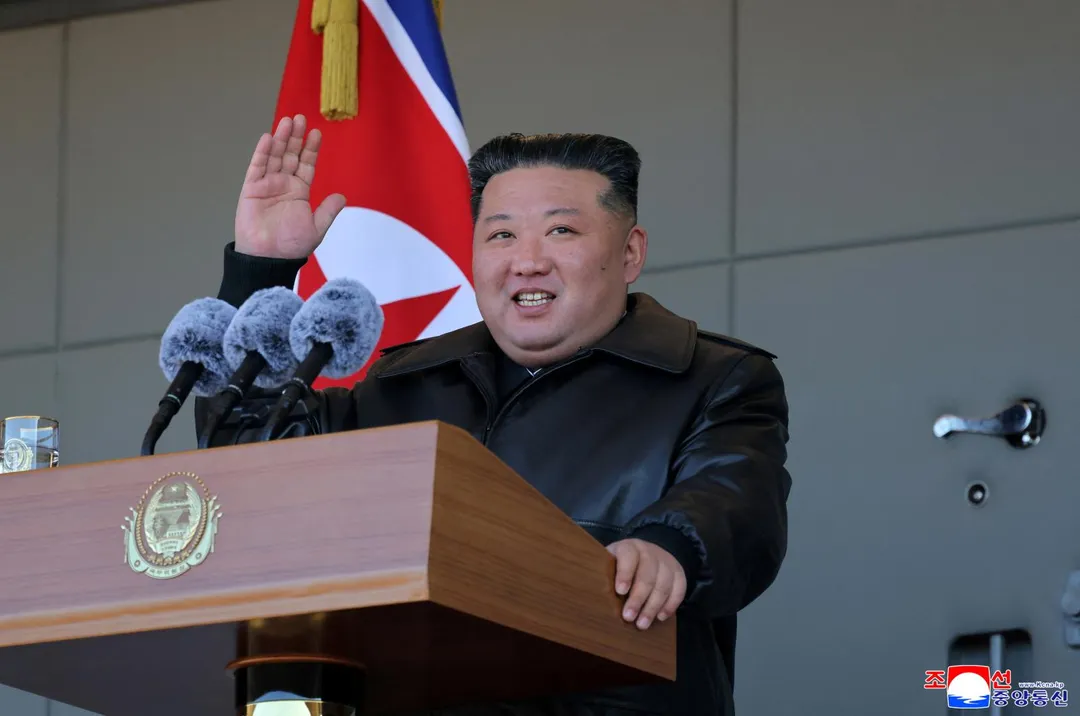 圖為1月2日，金正恩視察中朝邊境的一處溫室農場建設工地。（圖／路透社）
