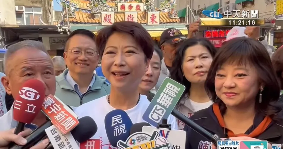 陳亭妃呼籲支持者晚間務必在家中等電話。（圖／中天新聞）
