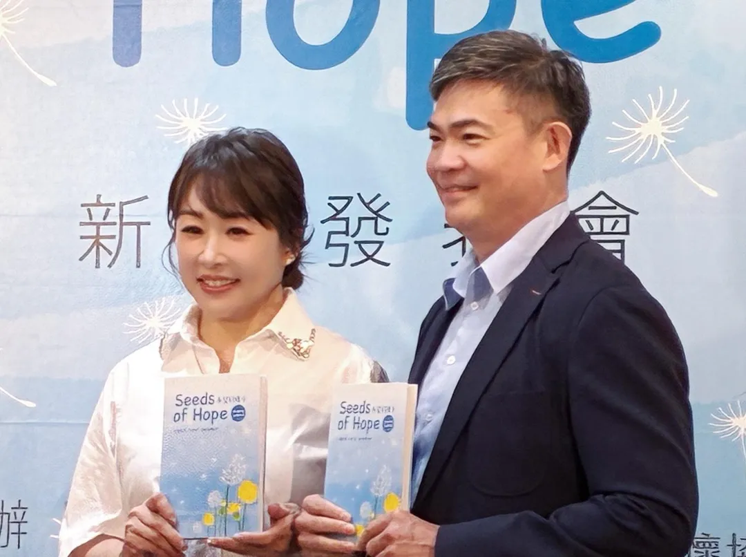 路永佳（左）籌劃發行新書《希望的種子 Seeds of Hope》。（圖／記者郭竹倩 攝）