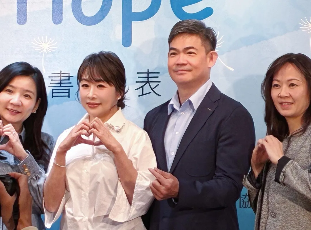 連勝武與路永佳14日一同出席公益新書《希望的種子 Seeds of Hope》發表會。（圖／記者郭竹倩 攝）