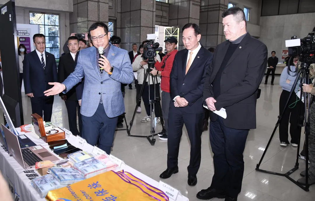 刑事局今舉行打詐掃黑肅槍成果記者會。（圖／翻攝畫面）