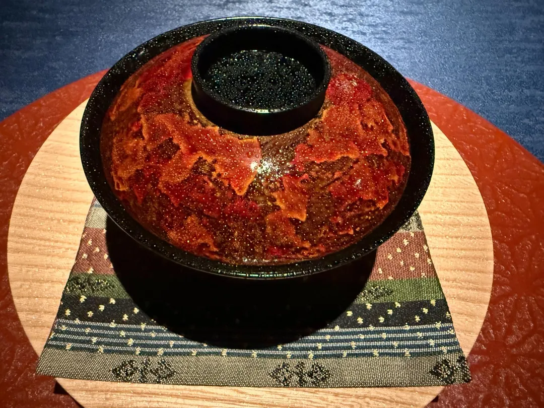 椀蓋還是噴水珠。(圖/黃宏輝提供)
