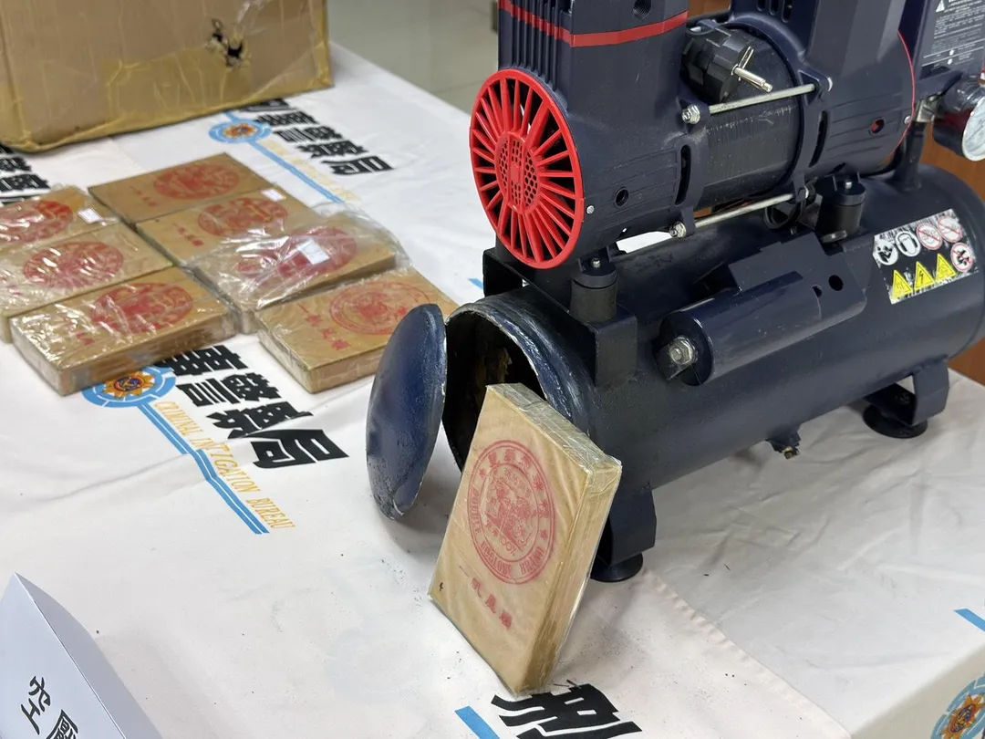 查獲的海洛因跟空壓機。(圖/中天新聞)