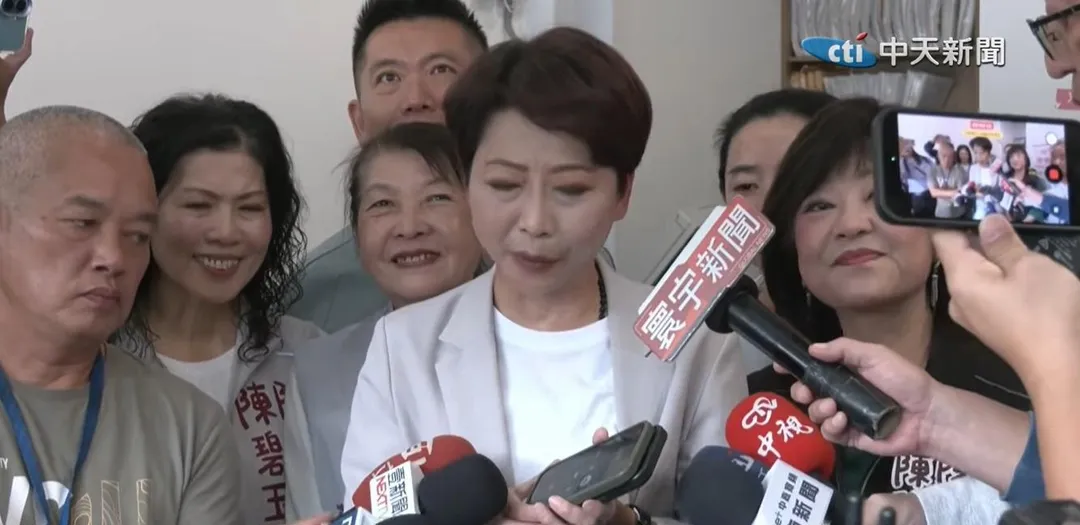 陳亭妃致電感謝王世堅情義相挺。(圖/中天新聞)