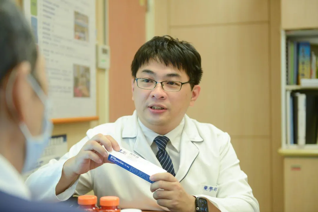 王平宇藥師呼籲，止痛藥僅能暫時緩解症狀，並非根本治療方式，若疼痛反覆或長期出現，應及早就醫檢查。（圖／台北慈濟醫院）