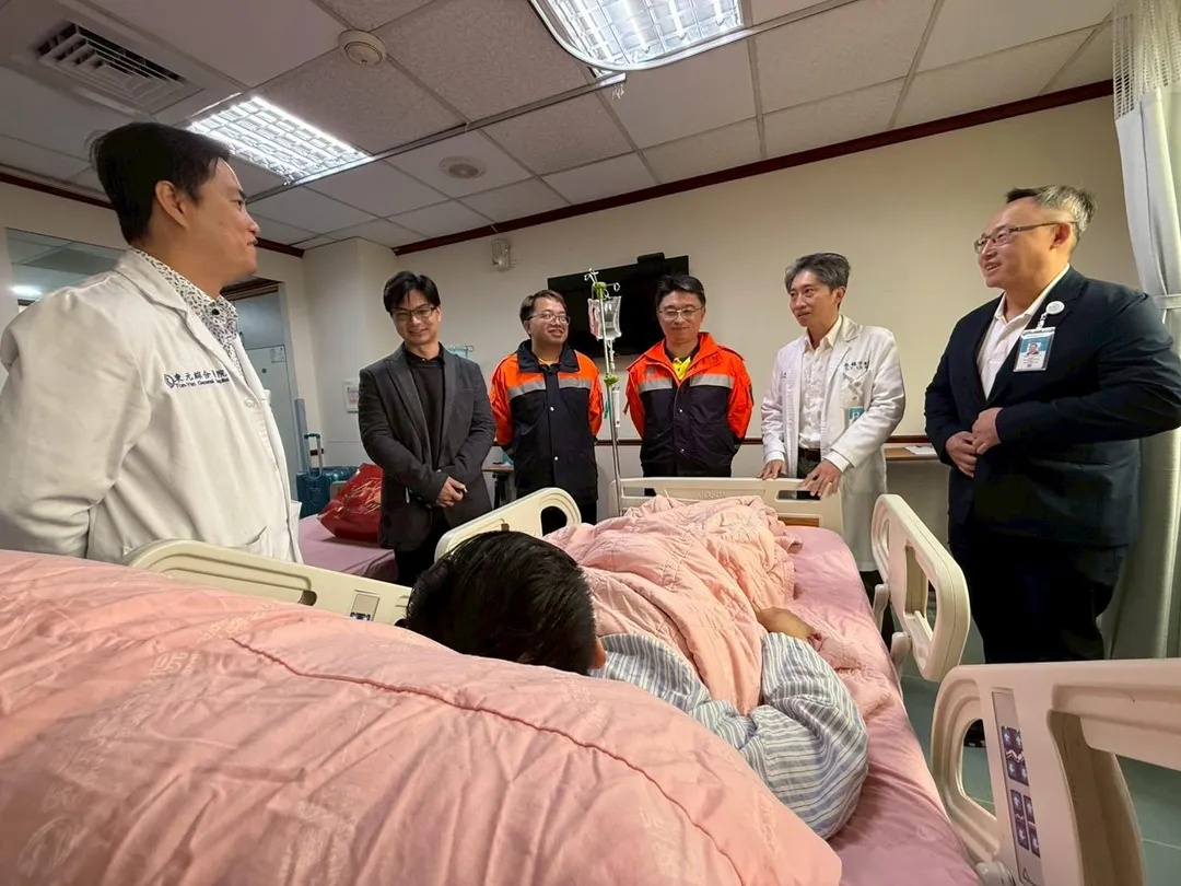 新竹縣竹北市某科技公司36歲李姓男子，本月6日13時30分左右在公司搭乘電梯時突然倒地失去意識。（圖／新竹縣消防局提供）