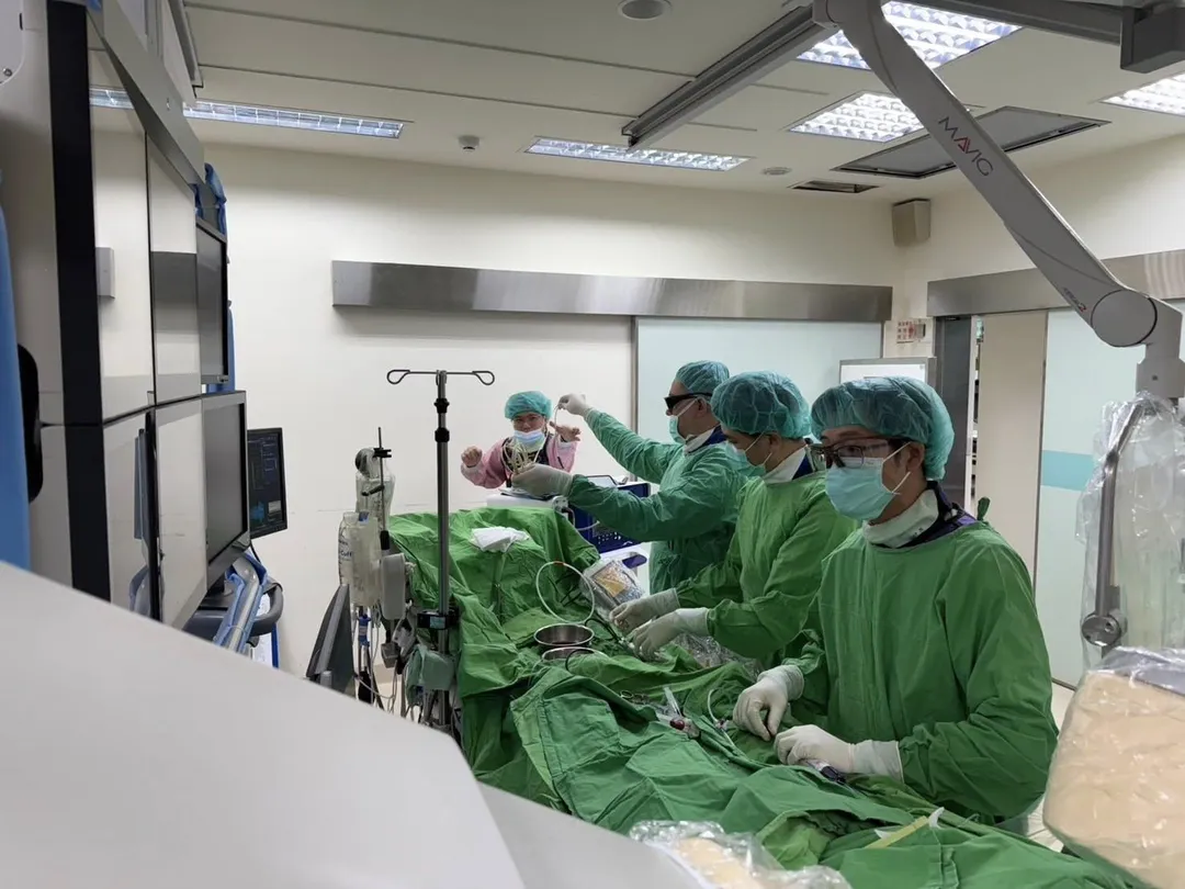 心臟內科邱威儒醫師聯手台北馬偕李應湘醫師，成功完成台東首例心房顫動的脈衝場消融術治療。（圖／台東馬偕醫院）