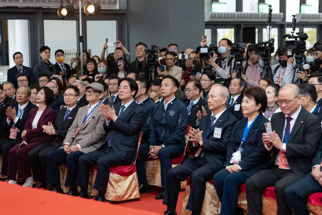 蔡明憲坐在圖中賴清德的右手邊座位。(圖/總統府)