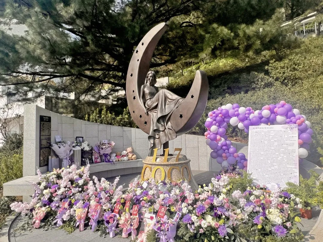 李玟台灣歌迷會自發性發起生日紀念布置募資活動，現場一片花海相當典雅溫暖。（圖／CoCo歌迷會 提供）