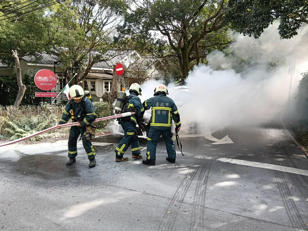 火燒車現場。（圖／警方提供）
