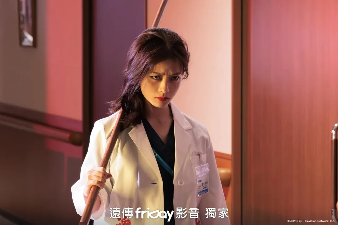 《不良醫！》則由橋本環奈領銜主演，描寫一位前不良少女轉職為腦神經外科醫師的故事。（圖／friDay影音提供）