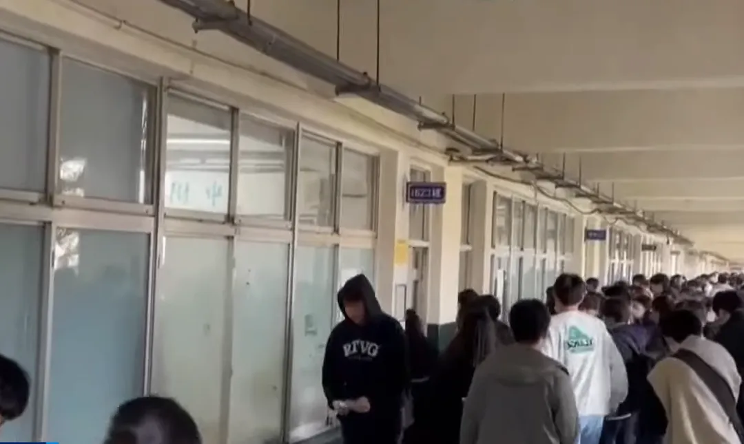 115年大學學測成績將在2月25日出爐，考生可透過網路查詢或等簡訊通知成績。（示意圖／中天新聞）