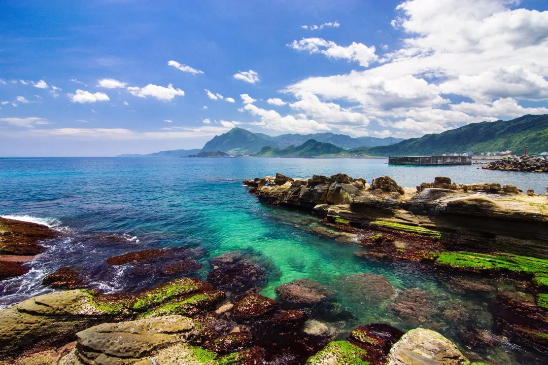 位於基隆東北角的潮境公園，以其壯觀的海景和獨特的自然景觀而聞名，全天24小時開放，且無需入場費。（圖／基隆市文化觀光局）